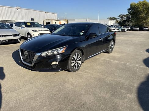 Used 2019 Nissan Altima 2.5 SV image 2