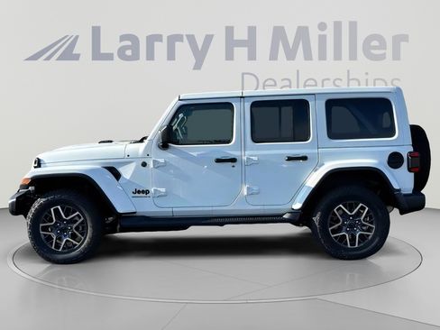 New 2026 Jeep Wrangler Unlimited Sahara AWD/4WD image 3