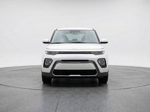 Used 2025 Kia Soul LX w/ LX Technology Package FWD image 2