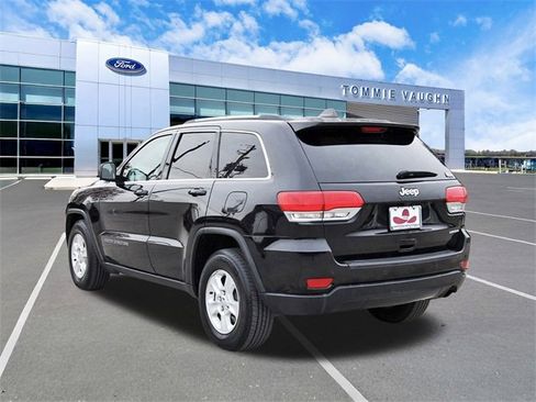 Used 2017 Jeep Grand Cherokee Laredo w/ Quick Order Package 2BE image 2