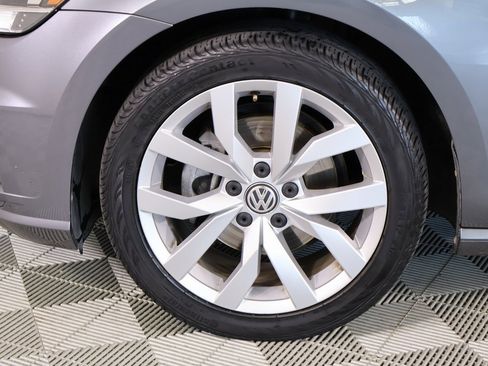 Used 2019 Volkswagen Golf SE w/ Driver Assistance Package image 18