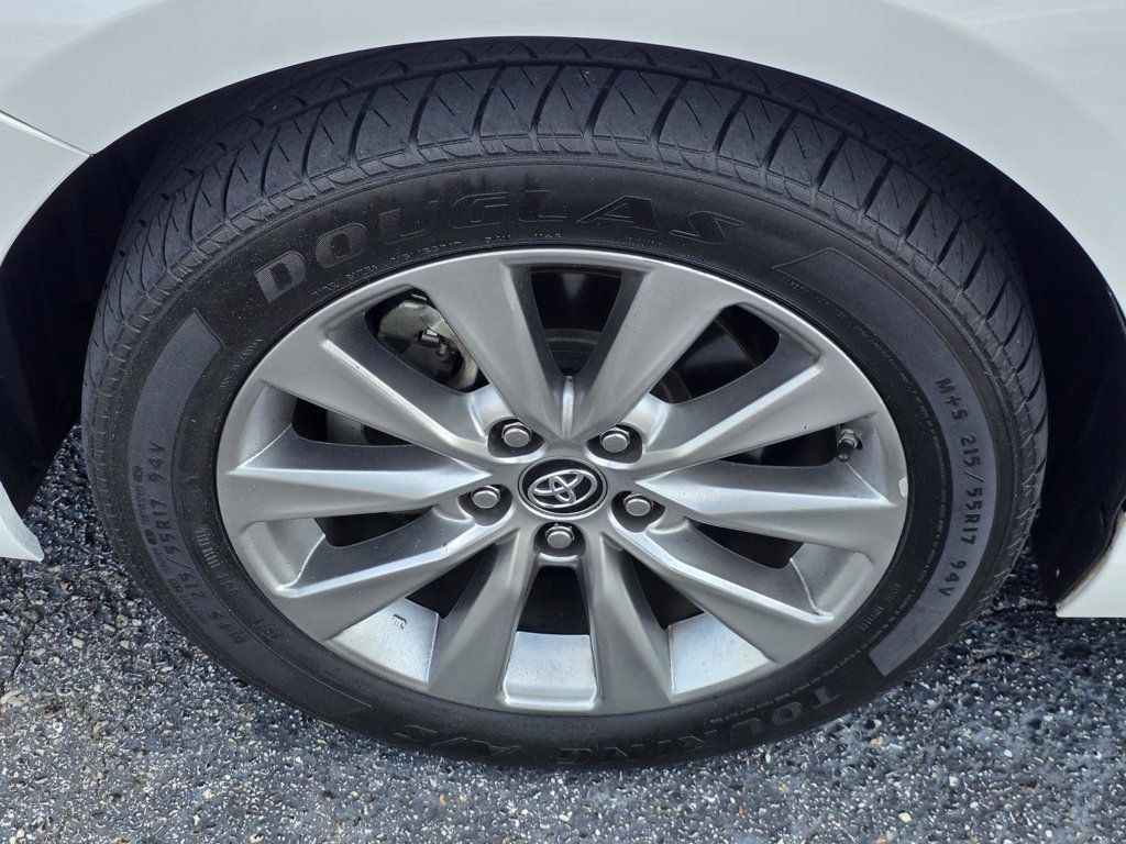 Used 2017 Toyota Camry XLE FWD image 34