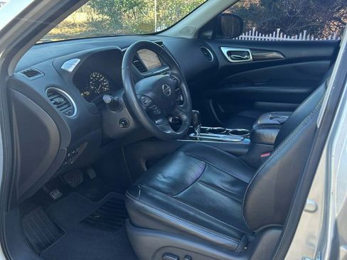 Used 2015 Nissan Pathfinder Platinum image 12