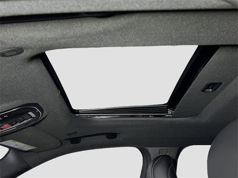 New 2025 Jeep Grand Cherokee Altitude image 25