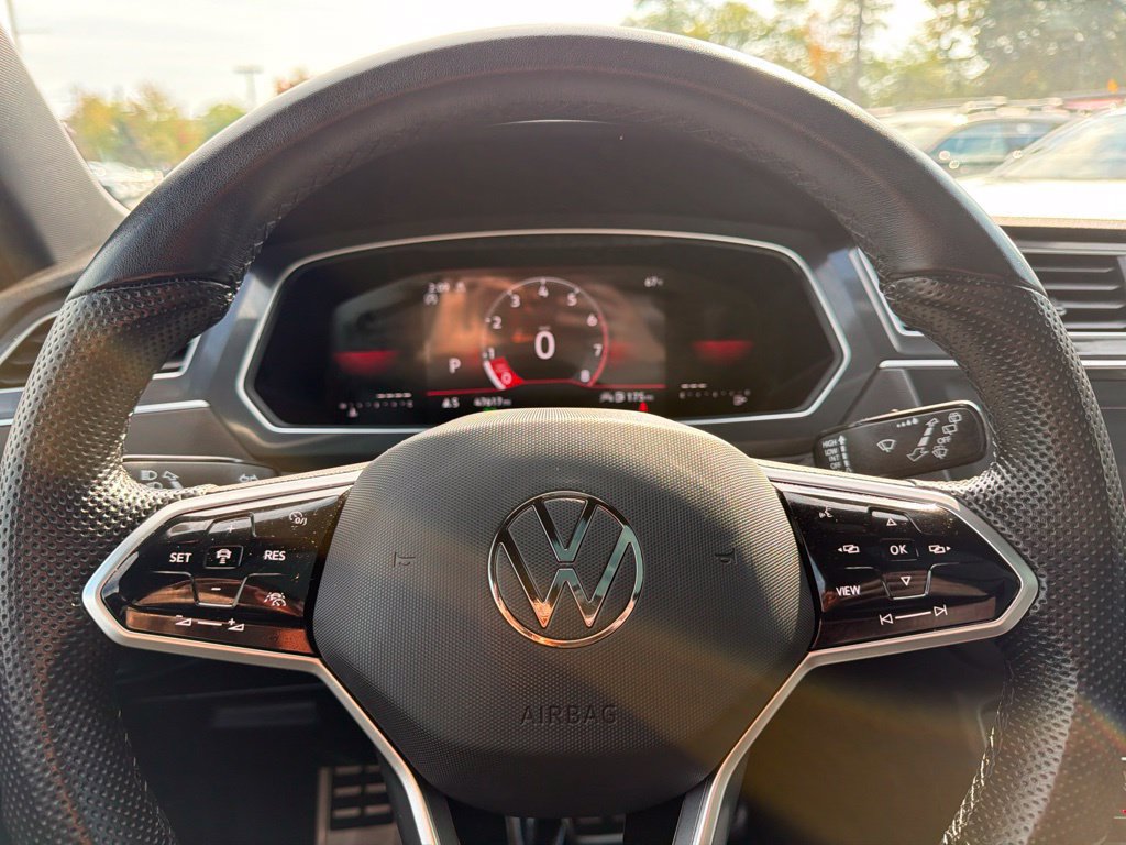 Used 2024 Volkswagen Tiguan SE R-Line AWD/4WD image 29