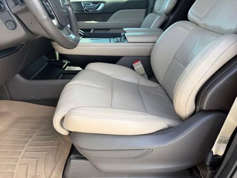 Used 2022 Lincoln Navigator 2WD image 10