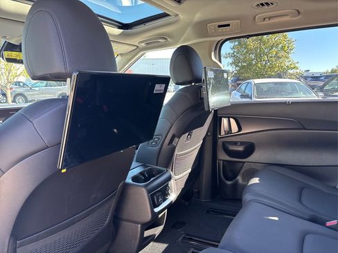 New 2025 Kia Carnival SX Prestige FWD image 17