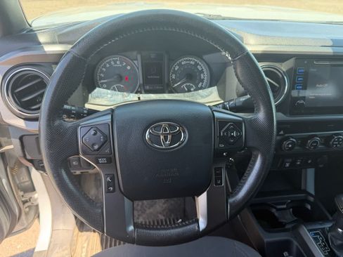 Used 2019 Toyota Tacoma TRD Off-Road AWD/4WD image 11
