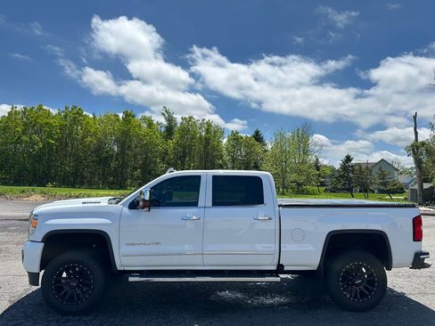 Used 2017 GMC Sierra 3500 Denali w/ Duramax Plus Package AWD/4WD image 10