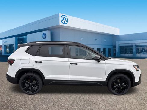 New 2026 Volkswagen Taos SE AWD/4WD image 8