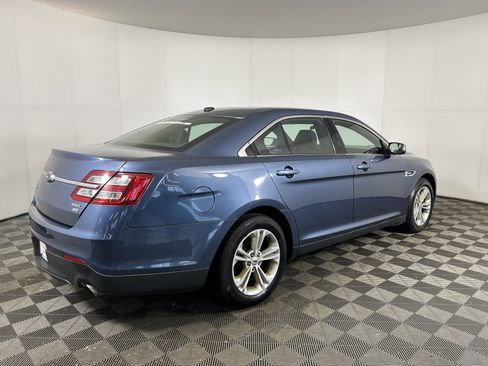 Used 2019 Ford Taurus SEL image 4