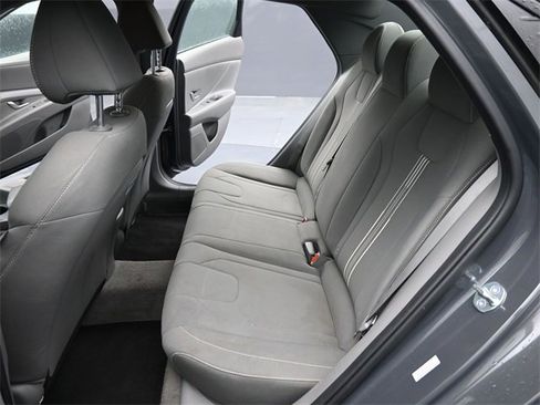 Used 2023 Hyundai Elantra SEL image 11