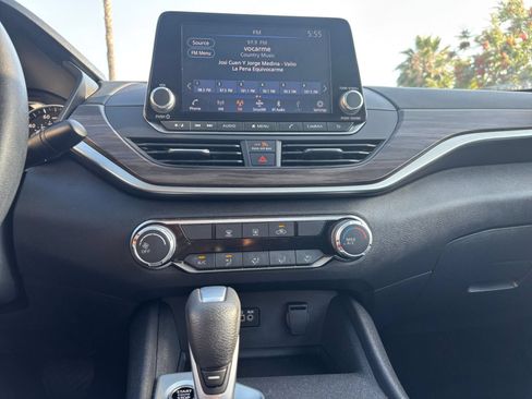 Used 2025 Nissan Altima 2.5 SV FWD image 14