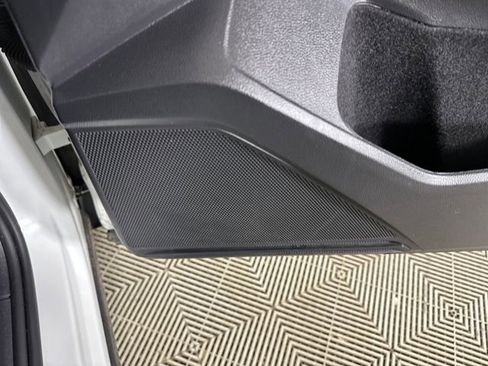 Used 2021 Volkswagen Tiguan SE image 29