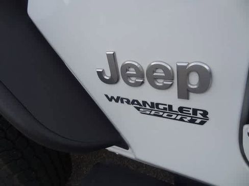 Used 2019 Jeep Wrangler Sport AWD/4WD image 42