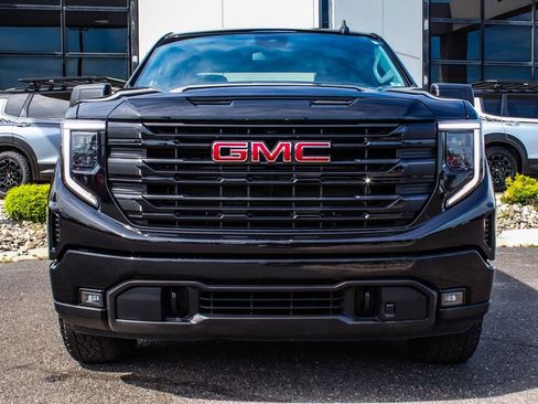 Used 2025 GMC Sierra 1500 Elevation image 2