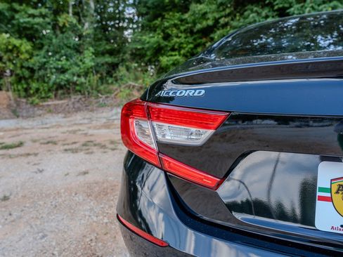 Used 2018 Honda Accord Touring image 11
