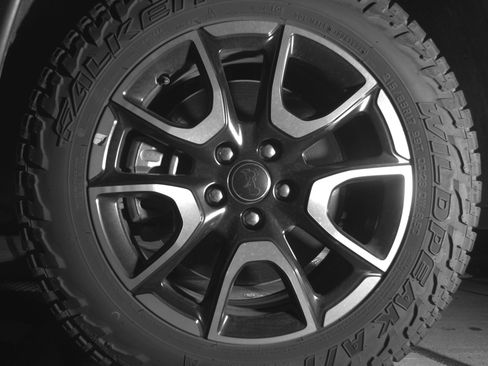 Used 2025 Jeep Compass Trailhawk image 12