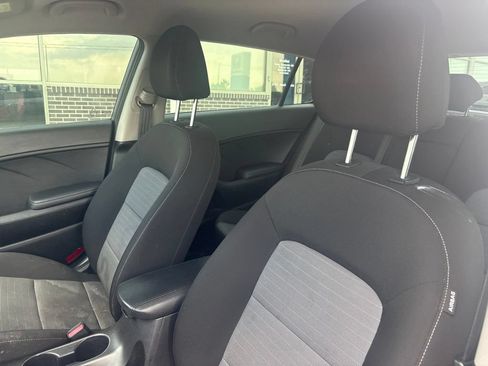Used 2016 Kia Forte LX FWD image 11