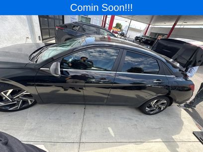 Used 2025 Hyundai Elantra Limited w/ Cargo Package