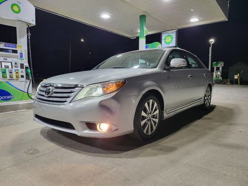 Used 2011 Toyota Avalon Limited FWD image 2