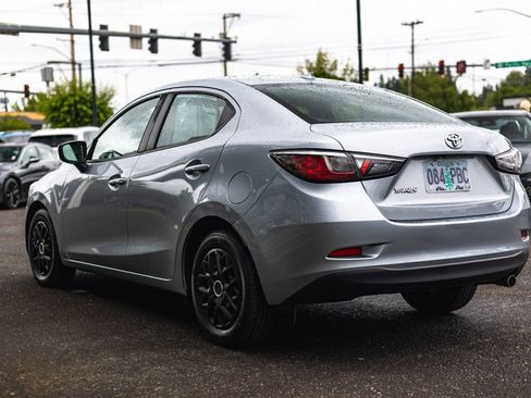 Used 2019 Toyota Yaris L FWD image 10