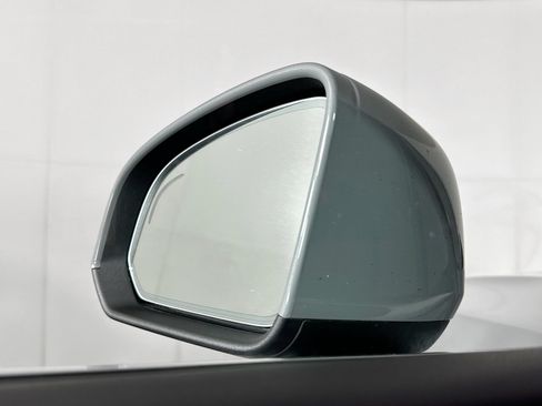 Used 2025 Volvo XC40 B5 Plus AWD/4WD image 16