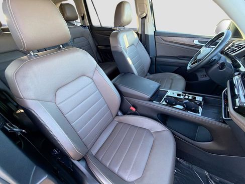 Used 2025 Volkswagen Atlas SEL image 14