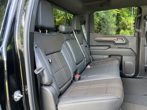 Used 2024 Chevrolet Silverado 1500 High Country w/ Technology Package AWD/4WD image 39