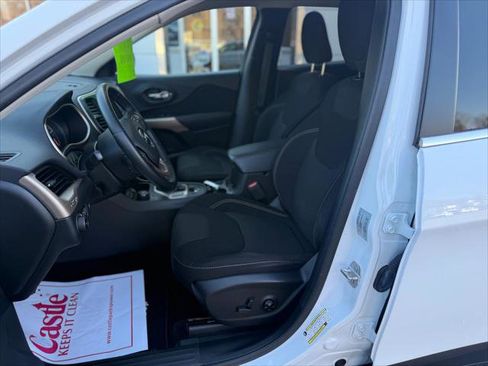 Certified 2017 Jeep Cherokee Latitude w/ Comfort/Convenience Group image 14