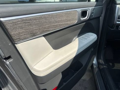 Used 2025 Hyundai Santa Fe Limited FWD image 8