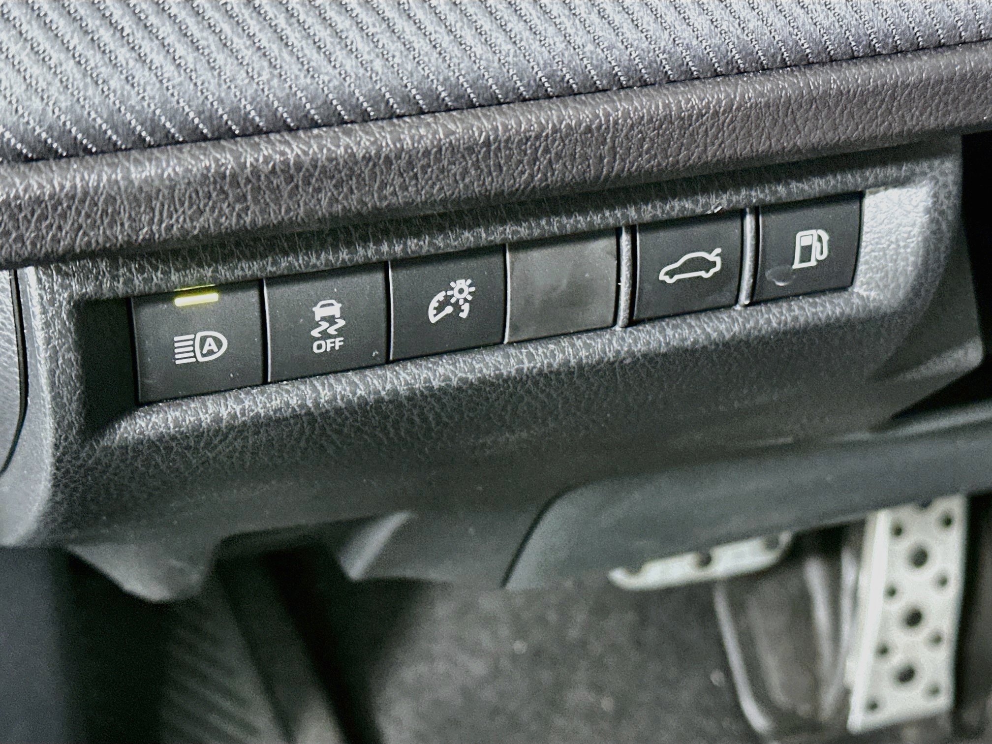 Used 2026 Toyota Camry SE FWD image 17