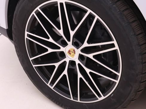 Used 2024 Porsche Cayenne image 13