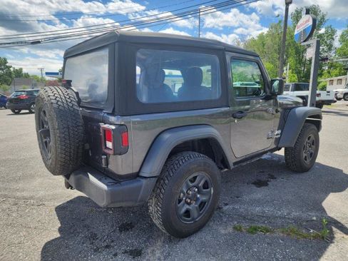 Used 2018 Jeep Wrangler Sport image 3