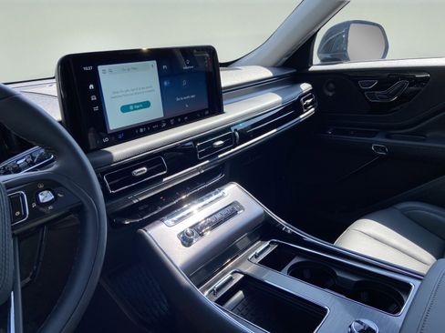 New 2025 Lincoln Aviator AWD w/ Equipment Group 101A image 14