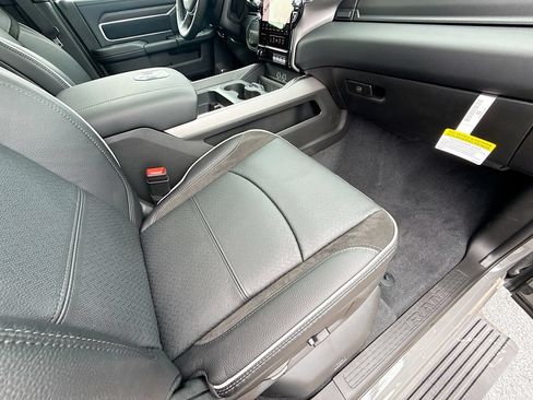 New 2026 RAM 3500 Laramie AWD/4WD image 32
