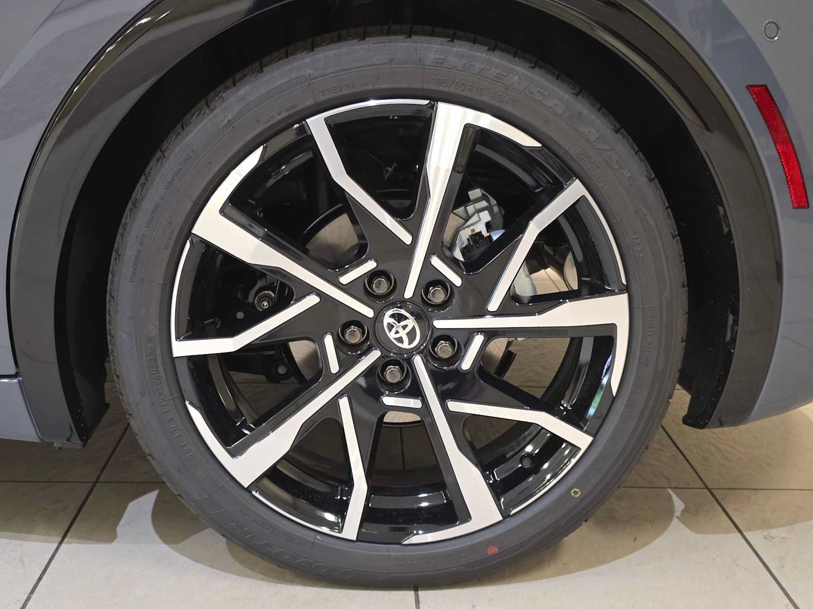 New 2027 Toyota Prius Plug-In Hybrid FWD image 8