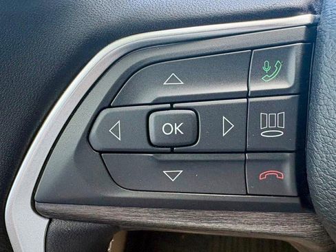 Used 2025 Jeep Grand Cherokee Limited w/ Luxury Tech Group II image 20