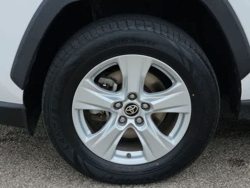 Used 2021 Toyota RAV4 XLE AWD/4WD image 13