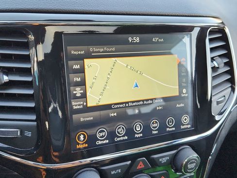 Used 2022 Jeep Grand Cherokee Limited w/ Tech Group image 24