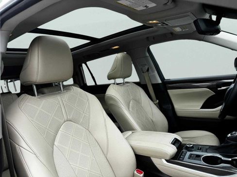Used 2021 Toyota Highlander Platinum image 63