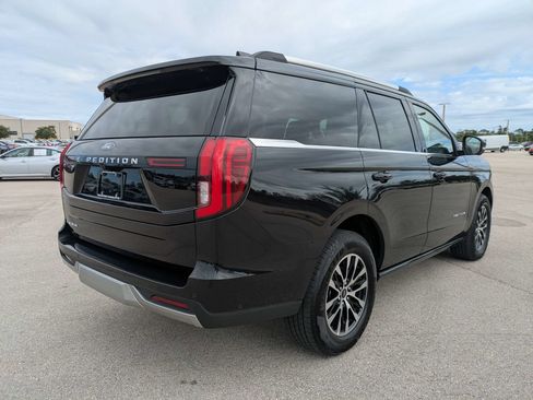 Used 2025 Ford Expedition Platinum AWD/4WD image 5