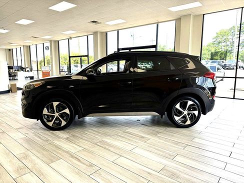 Used 2018 Hyundai Tucson Value AWD/4WD image 4