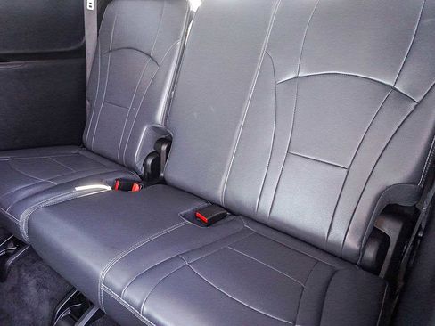 Used 2018 Buick Enclave Premium w/ Experience Buick Package image 30