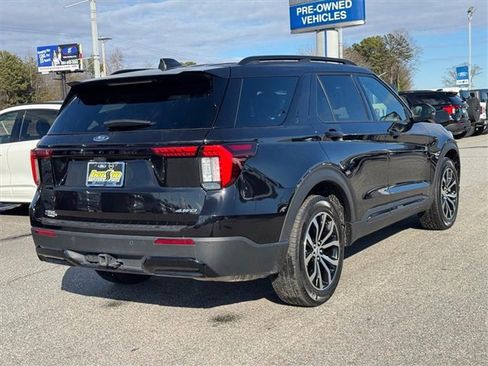 Used 2025 Ford Explorer ST-Line image 3