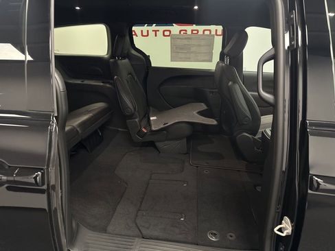 New 2026 Chrysler Pacifica Select w/ S Appearance Package image 34