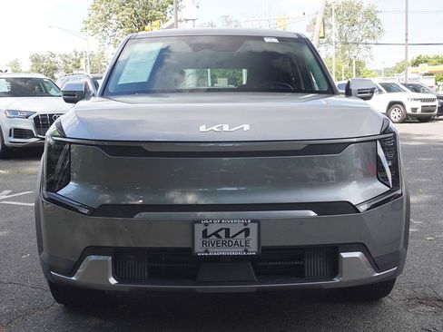 Used 2024 Kia EV9 Light Long Range RWD image 12