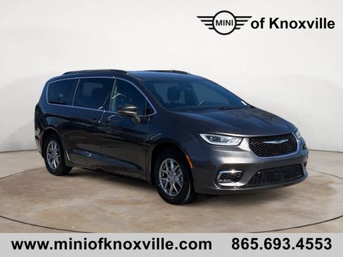 Used 2022 Chrysler Pacifica Touring image 1
