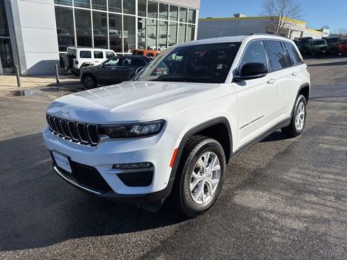 Certified 2023 Jeep Grand Cherokee Limited w/ Luxury Tech Group II AWD/4WD image 3