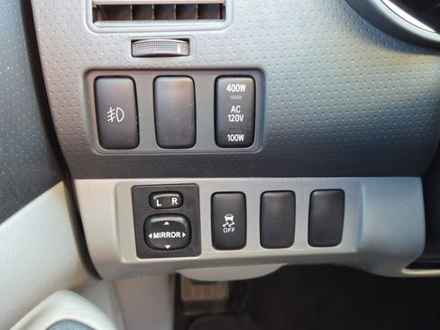 Used 2014 Toyota Tacoma PreRunner image 18